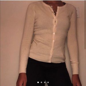 Trendy pale yellow cardigan